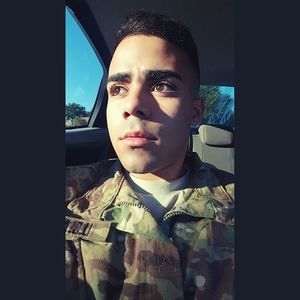 Meet your Posher, Derick